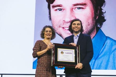 Cristian Lasagna-Reeves receives award at AAIC